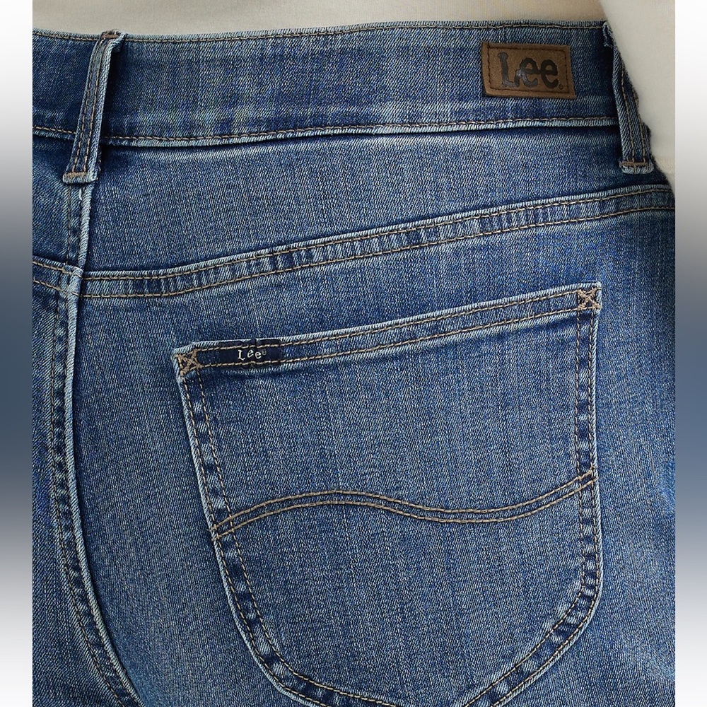 NWT! Lee Plus Size Straight Leg Blue Jeans Women's 30W Flex Motion Regular Fit - Picture 6 of 11